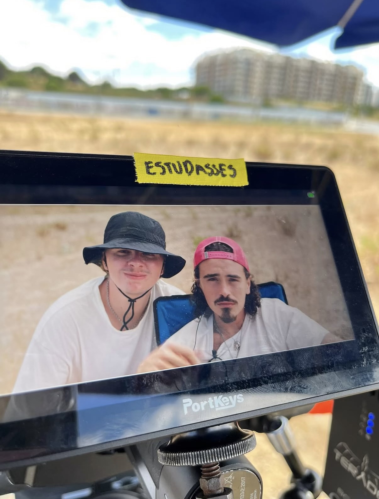 Duarte Rodrigues junto a monitor