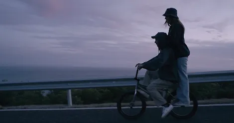Fotografia a andar de bicicleta na serra da Arrábida tirada durante o anúncio da Find BMX, gravado pela Find Films.
