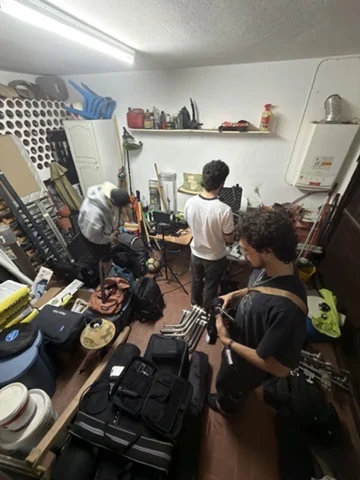 Preparação de equipamento de som e de rodagem.